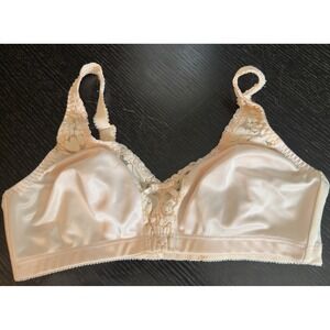 Warner's Bra 38D Beige Nylon Lace Full Coverage Soft Cup Wireless
